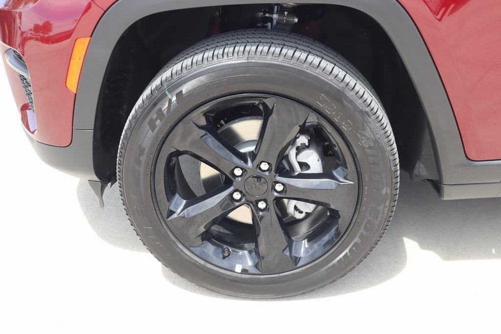 new 2025 Jeep Grand Cherokee car, priced at $41,152