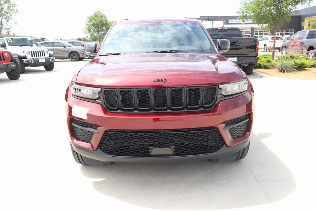 new 2025 Jeep Grand Cherokee car, priced at $41,152