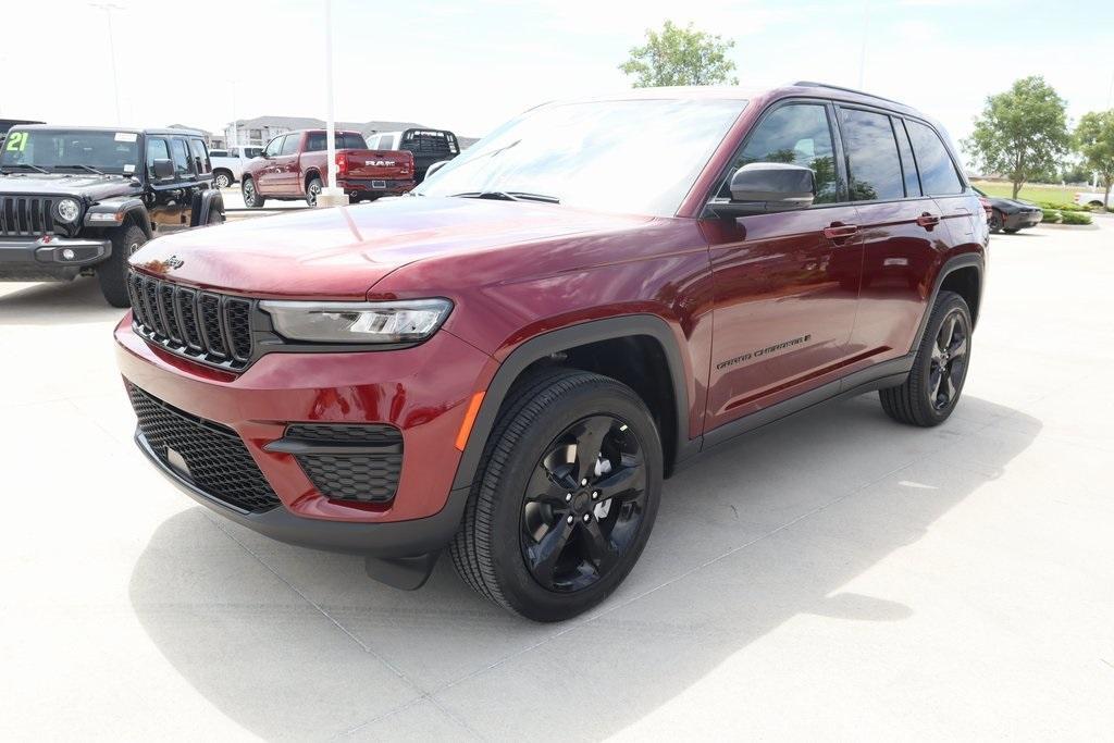 new 2025 Jeep Grand Cherokee car, priced at $41,152