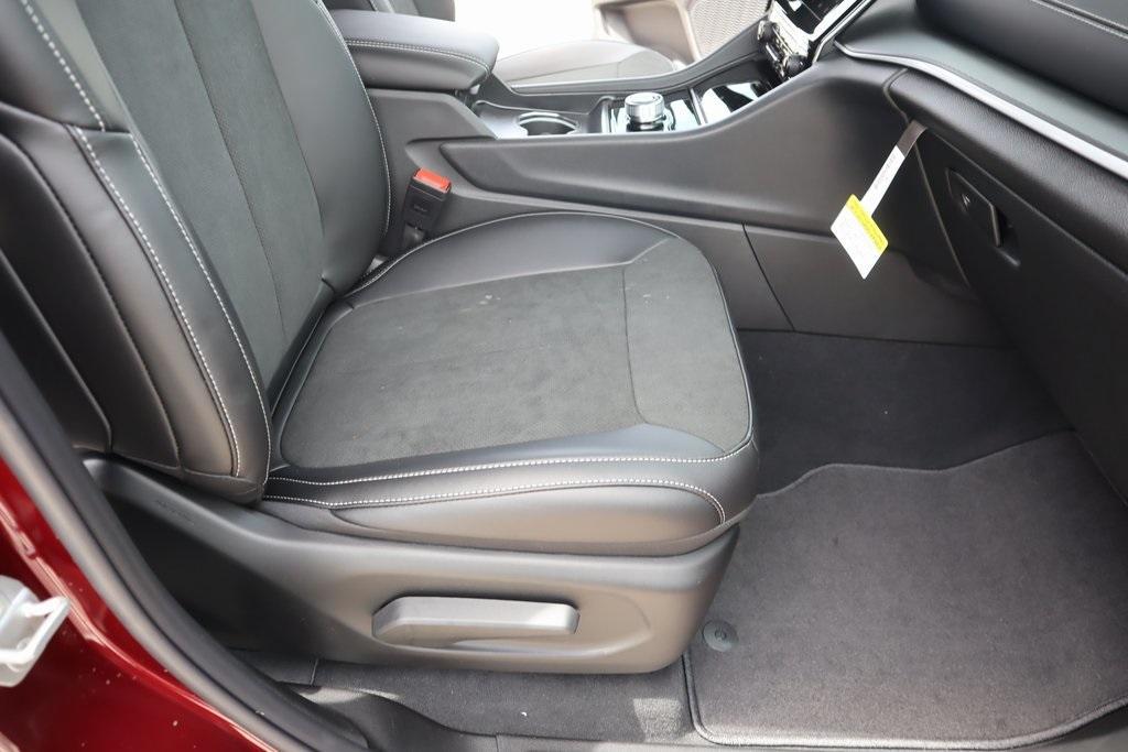 new 2025 Jeep Grand Cherokee car, priced at $41,152