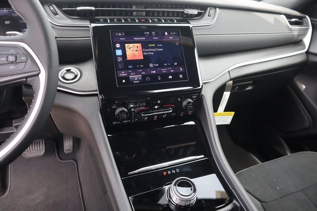 new 2025 Jeep Grand Cherokee car, priced at $41,152