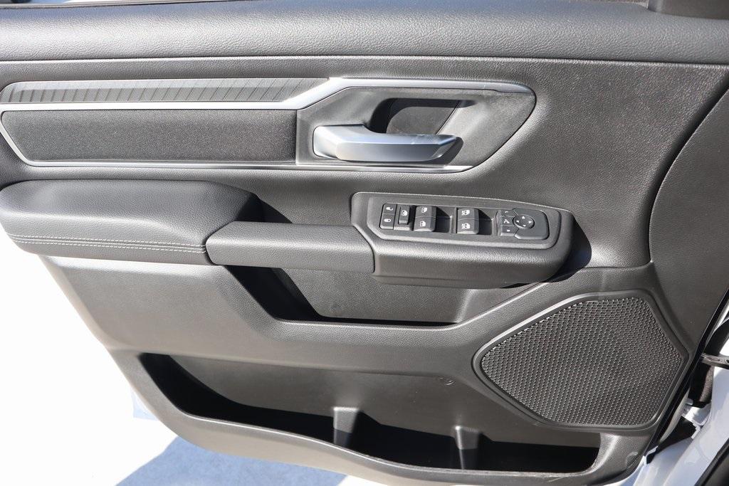 new 2025 Ram 1500 car, priced at $52,877