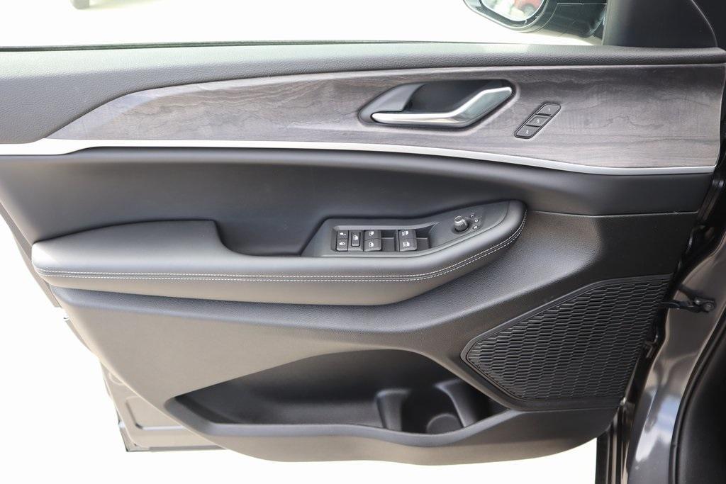 new 2025 Jeep Grand Cherokee car, priced at $51,946