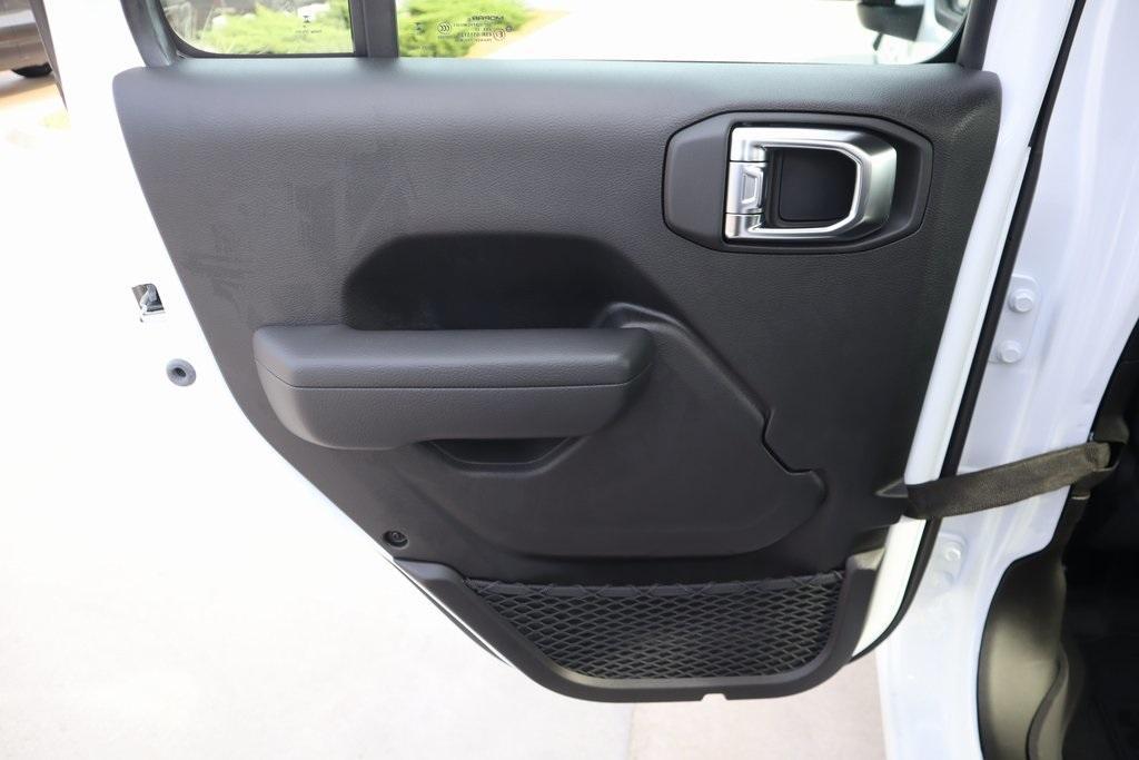 new 2025 Jeep Gladiator car, priced at $35,981