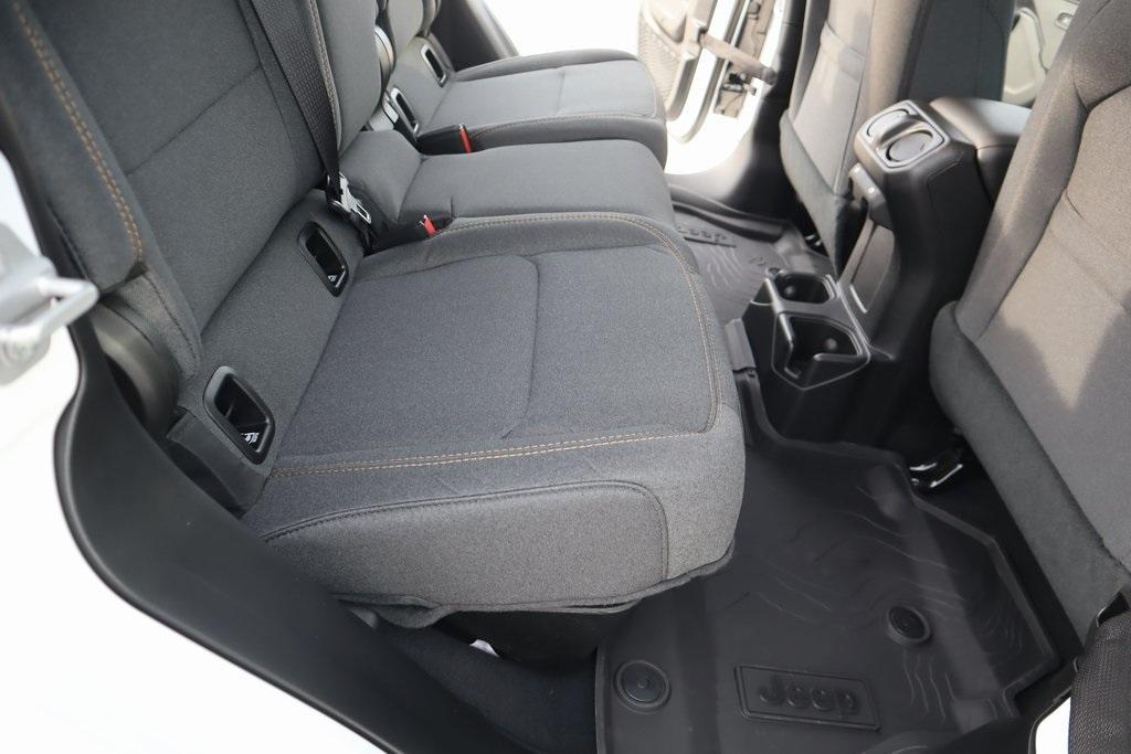 new 2025 Jeep Gladiator car, priced at $35,981