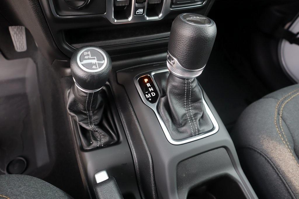 new 2025 Jeep Gladiator car, priced at $35,981