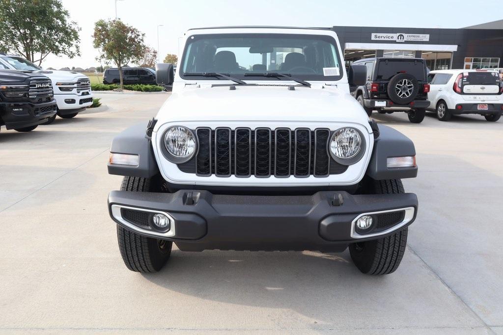 new 2025 Jeep Gladiator car, priced at $35,981