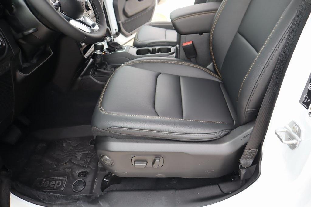 new 2025 Jeep Wrangler car, priced at $42,757