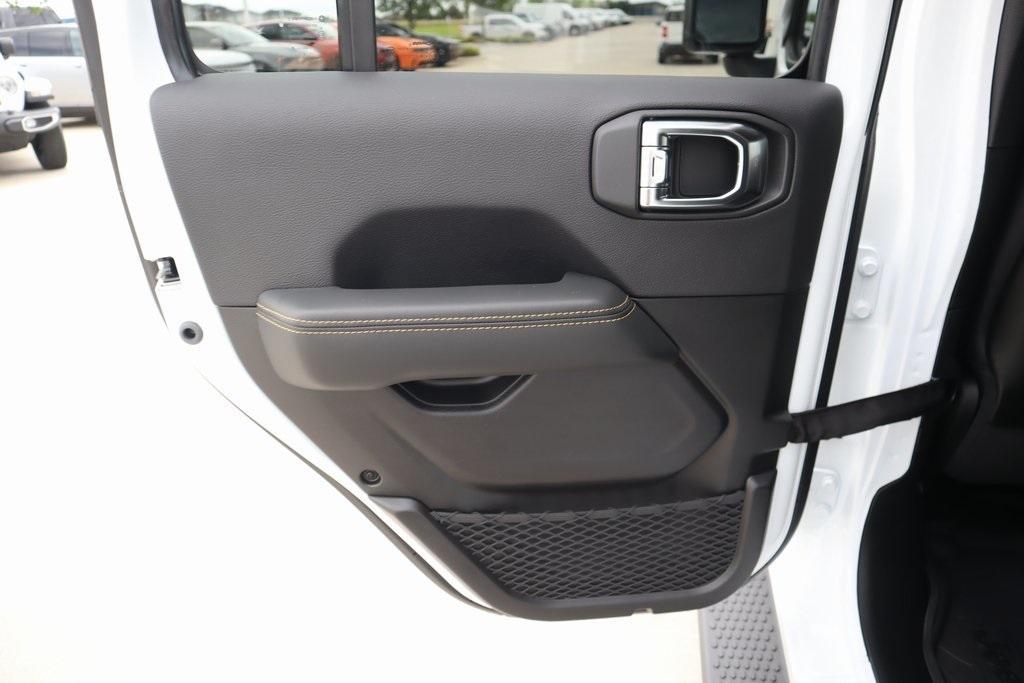 new 2025 Jeep Wrangler car, priced at $42,757