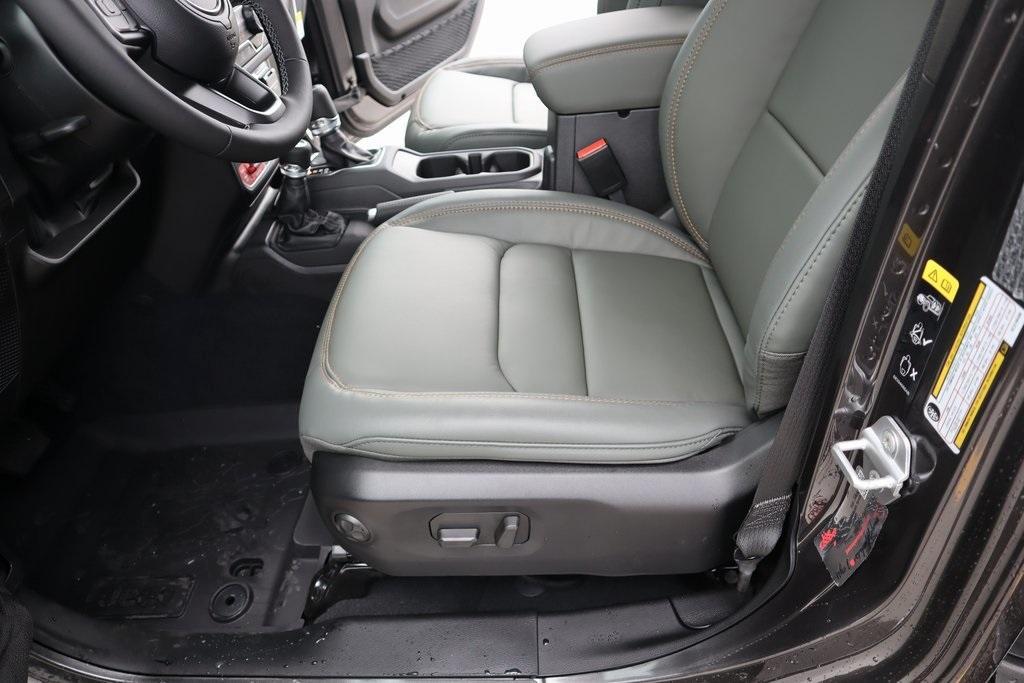 new 2025 Jeep Gladiator car, priced at $56,262