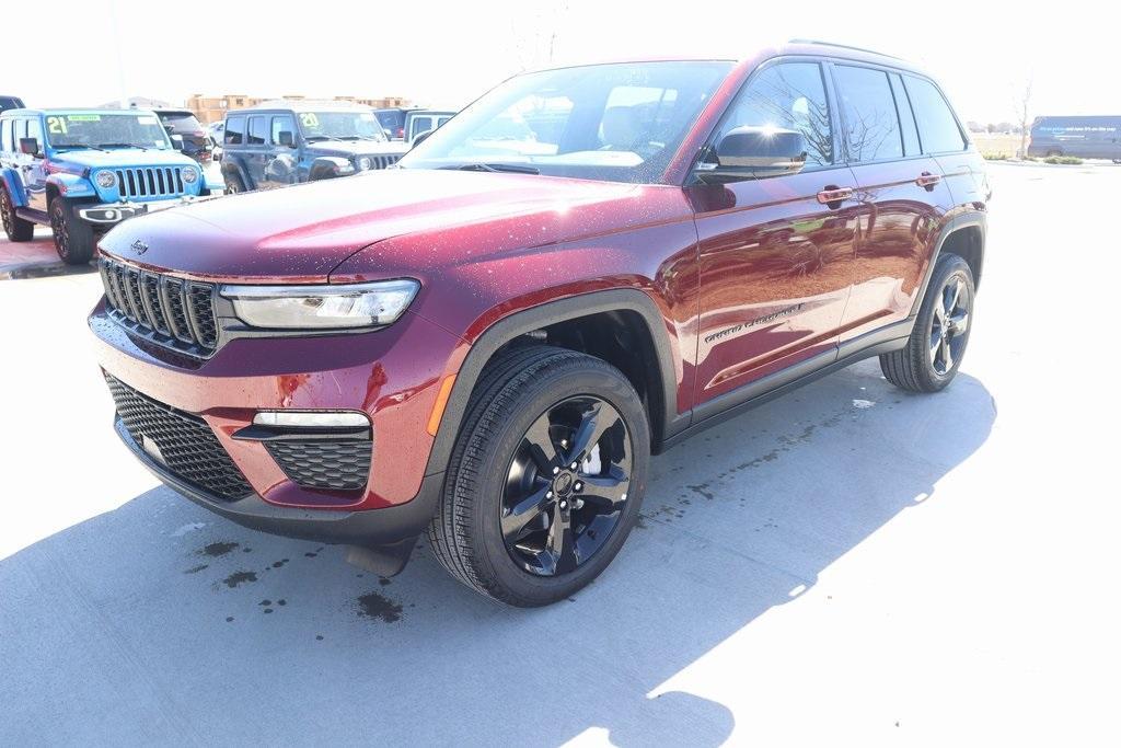 new 2025 Jeep Grand Cherokee car, priced at $40,900