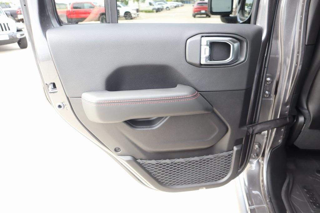 new 2025 Jeep Gladiator car, priced at $45,576
