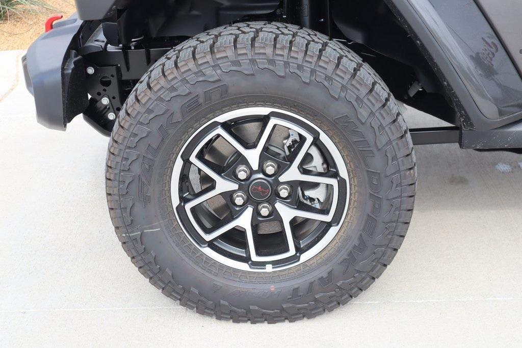 new 2025 Jeep Gladiator car, priced at $45,576