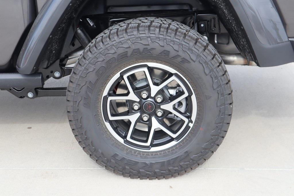 new 2025 Jeep Gladiator car, priced at $45,576