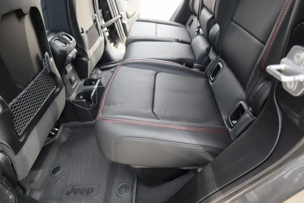 new 2025 Jeep Gladiator car, priced at $45,576