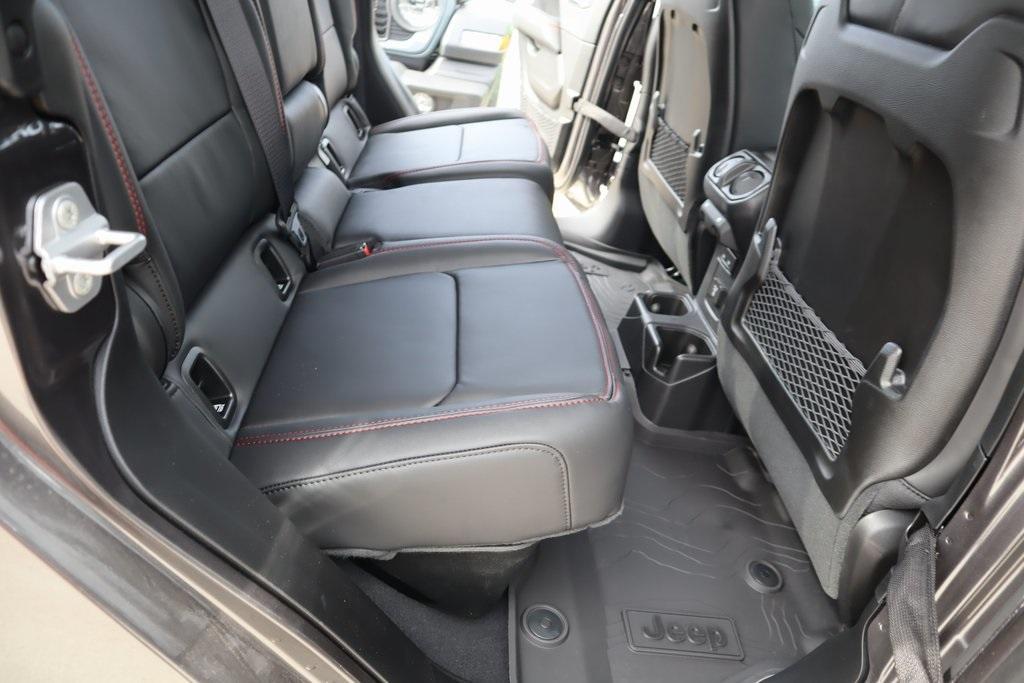 new 2025 Jeep Gladiator car, priced at $45,576