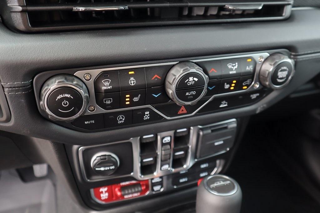 new 2025 Jeep Gladiator car, priced at $45,576
