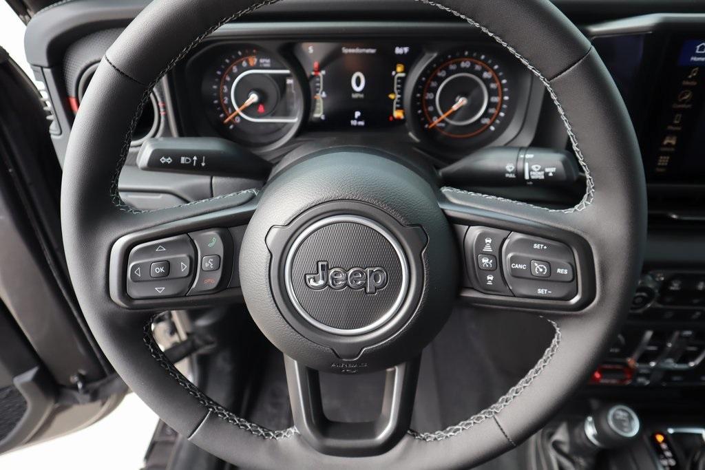 new 2025 Jeep Gladiator car, priced at $45,576