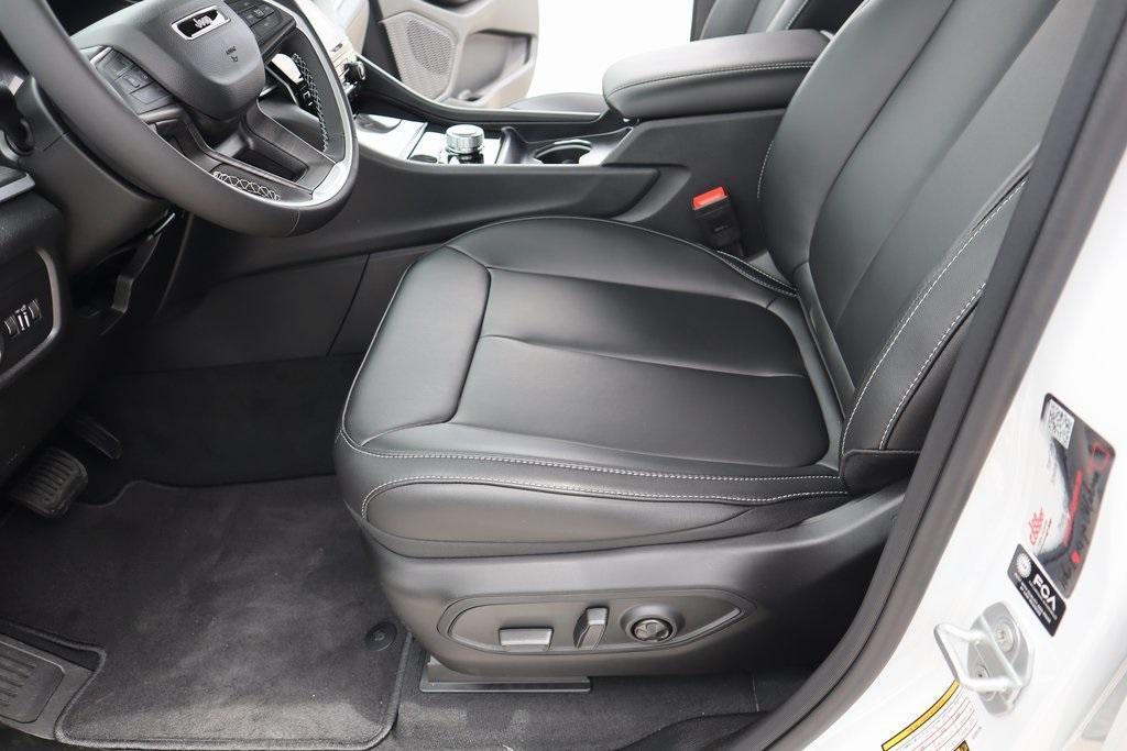 new 2025 Jeep Grand Cherokee car, priced at $43,947