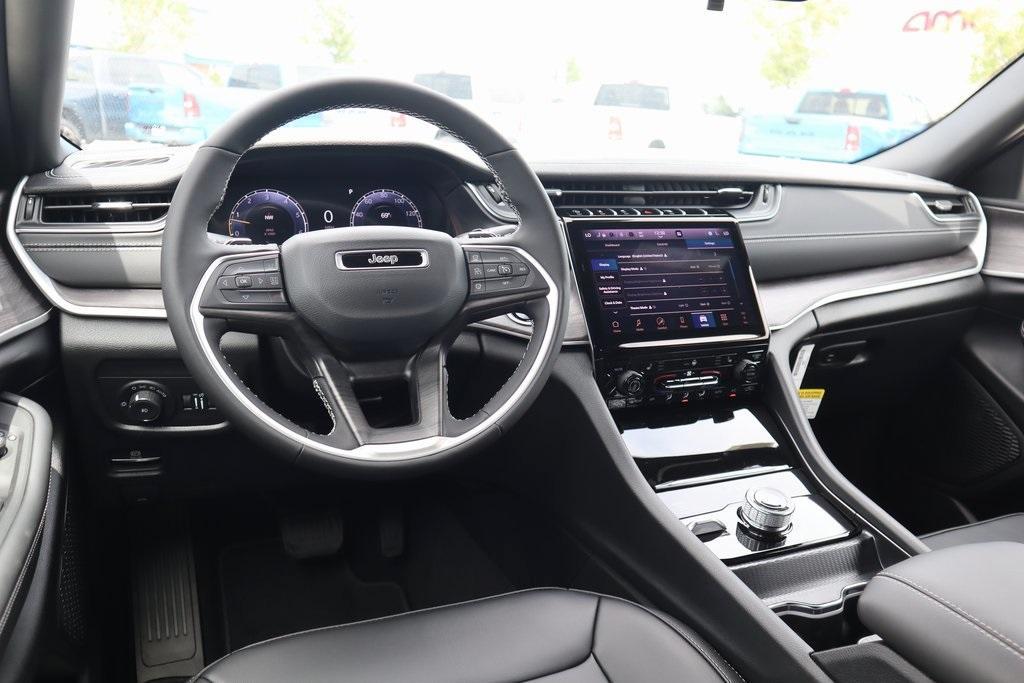 new 2025 Jeep Grand Cherokee car, priced at $43,947