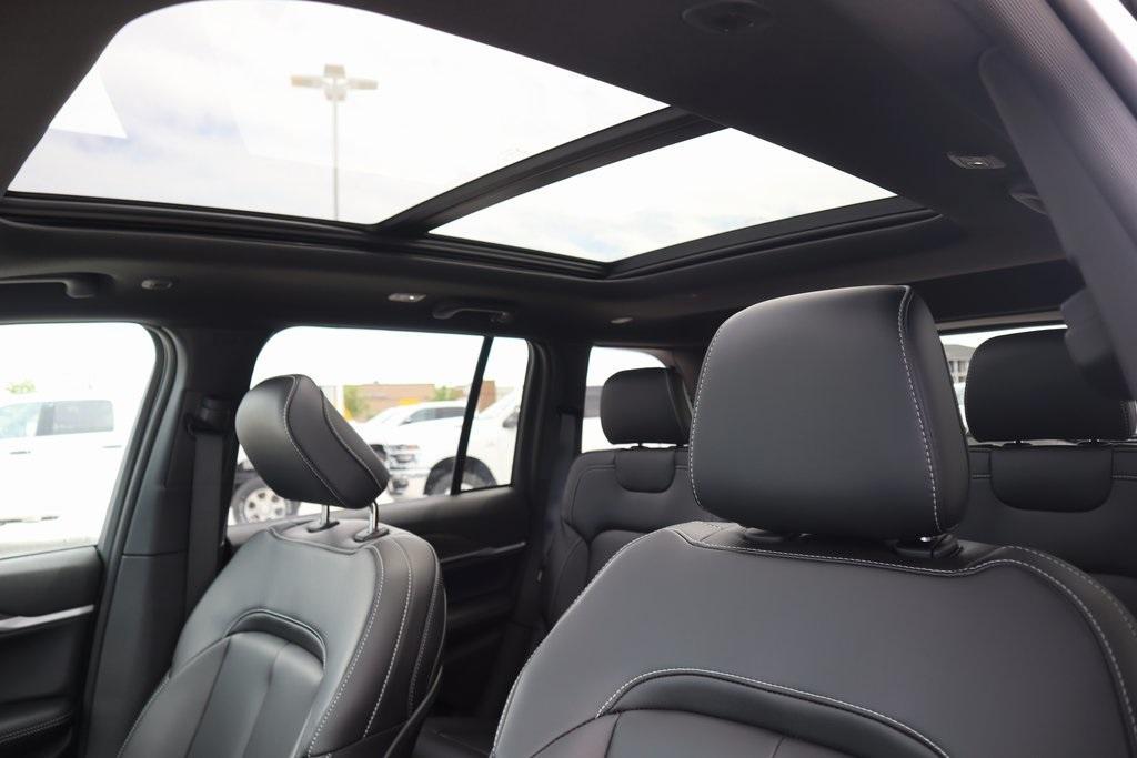 new 2025 Jeep Grand Cherokee car, priced at $43,947