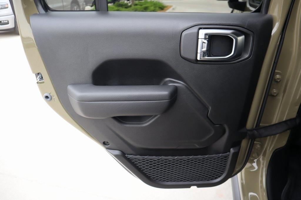new 2025 Jeep Gladiator car, priced at $46,826