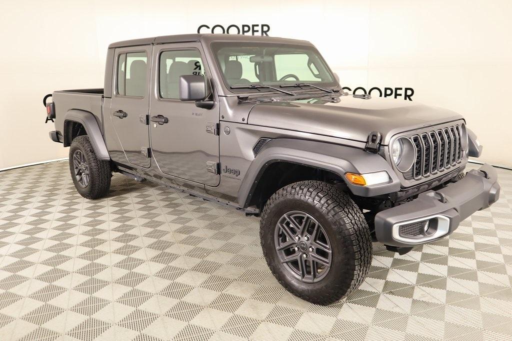 used 2024 Jeep Gladiator car, priced at $37,009