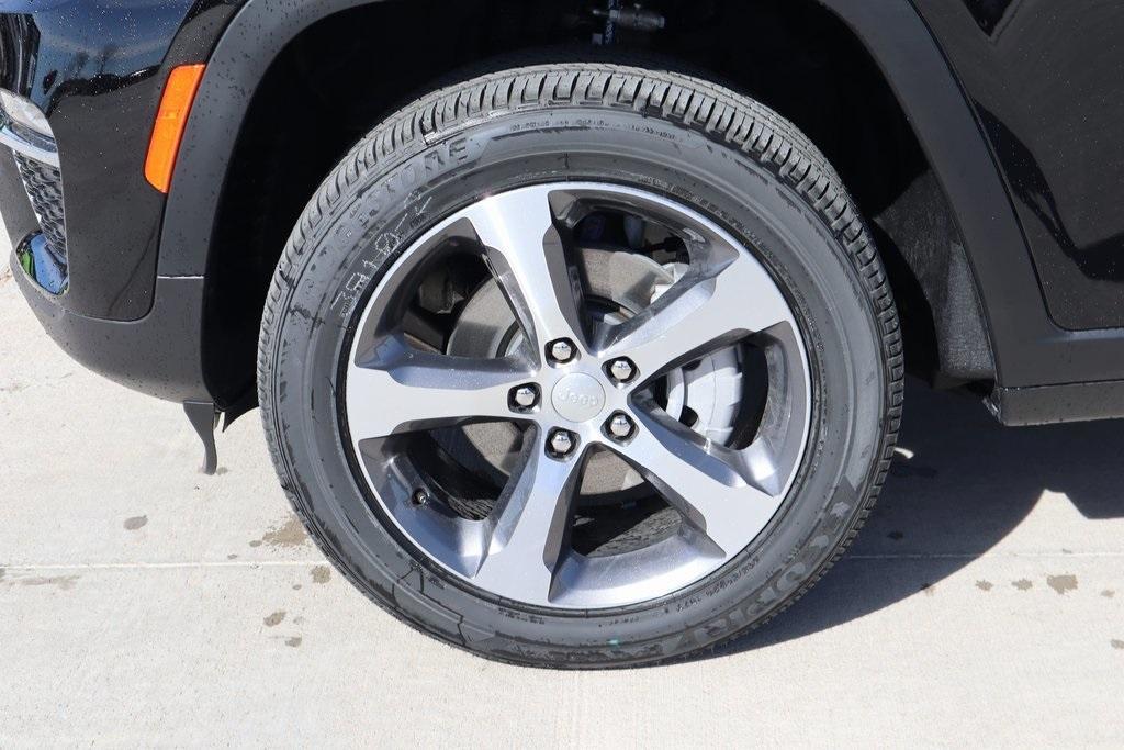 new 2025 Jeep Grand Cherokee car, priced at $40,077