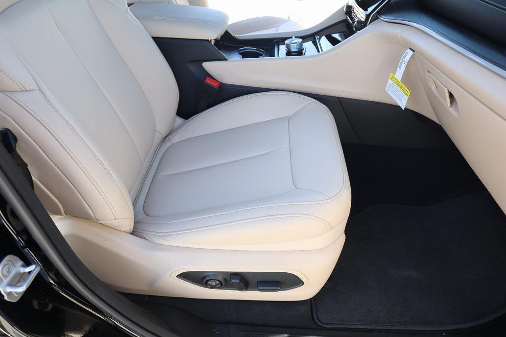 new 2025 Jeep Grand Cherokee car, priced at $40,077