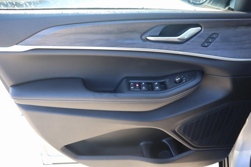 new 2025 Jeep Grand Cherokee car, priced at $38,574