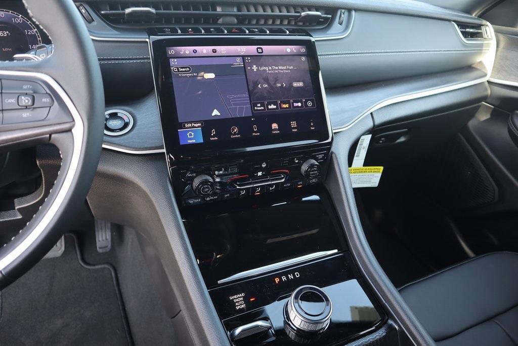 new 2025 Jeep Grand Cherokee car, priced at $47,995