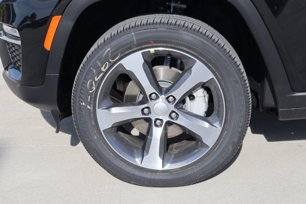 new 2025 Jeep Grand Cherokee car, priced at $47,995