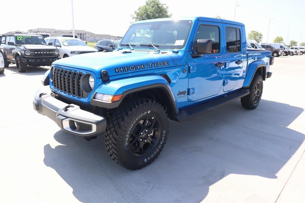 new 2025 Jeep Gladiator car, priced at $41,705