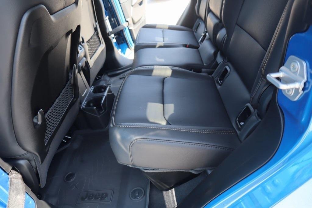 new 2025 Jeep Gladiator car, priced at $41,705