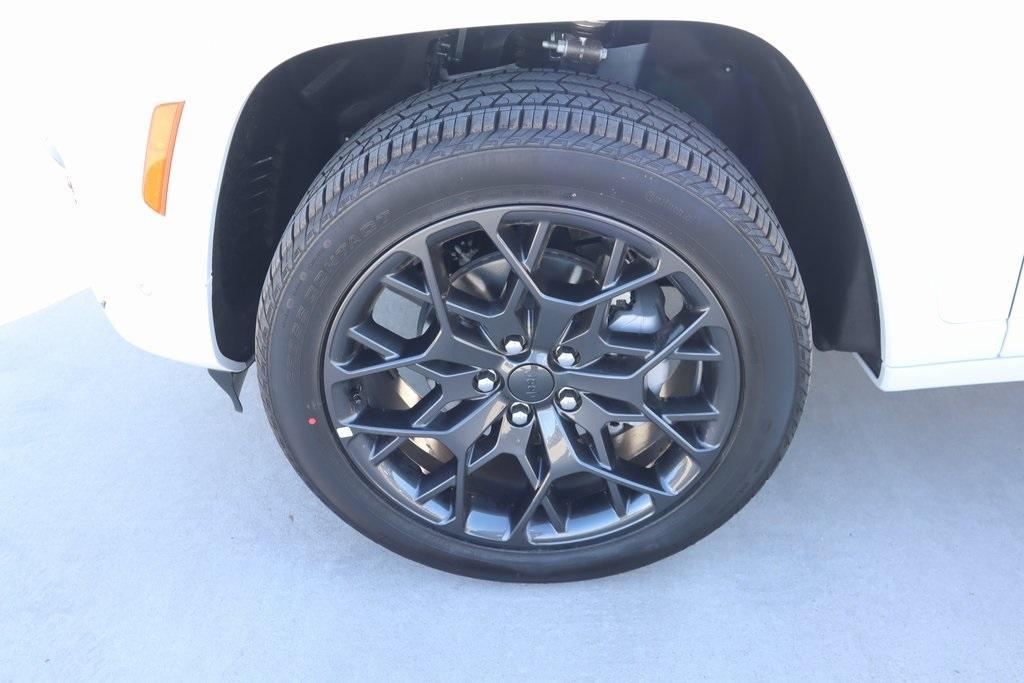 new 2025 Jeep Grand Cherokee car, priced at $58,009