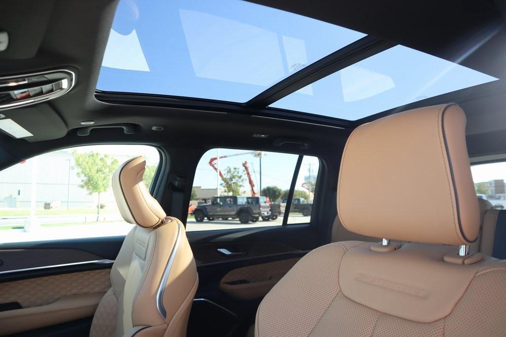 new 2025 Jeep Grand Cherokee car, priced at $58,009