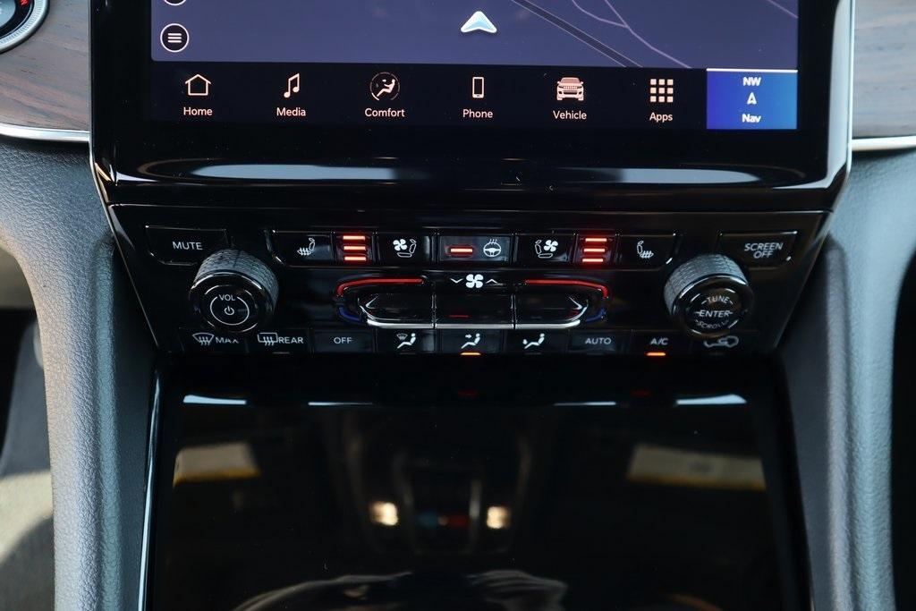 new 2025 Jeep Grand Cherokee car, priced at $58,009
