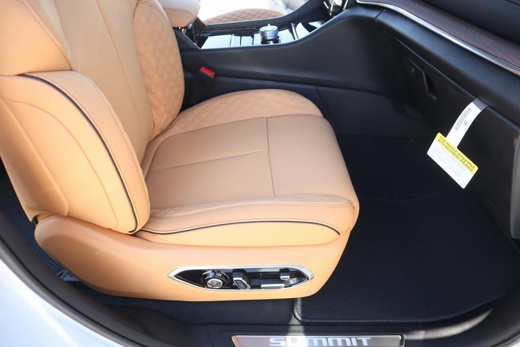 new 2025 Jeep Grand Cherokee car, priced at $58,009