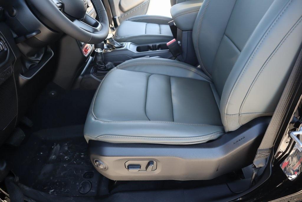 new 2025 Jeep Gladiator car, priced at $49,001