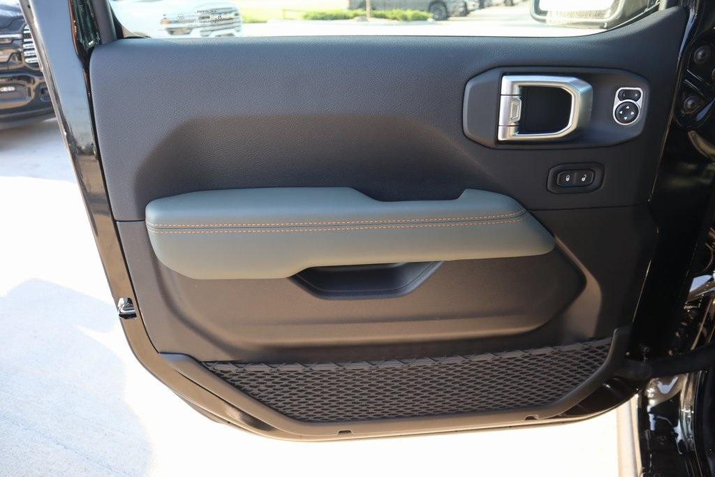 new 2025 Jeep Gladiator car, priced at $49,001