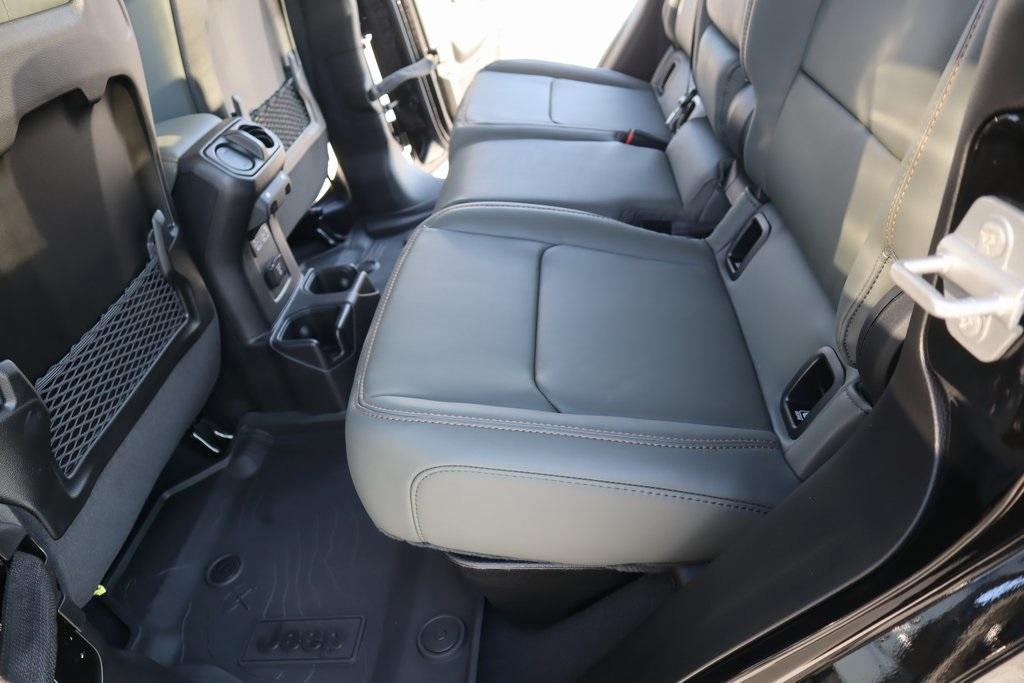 new 2025 Jeep Gladiator car, priced at $49,001