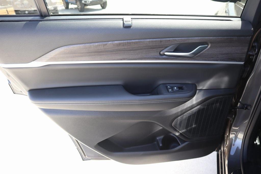 new 2025 Jeep Grand Cherokee L car, priced at $45,043