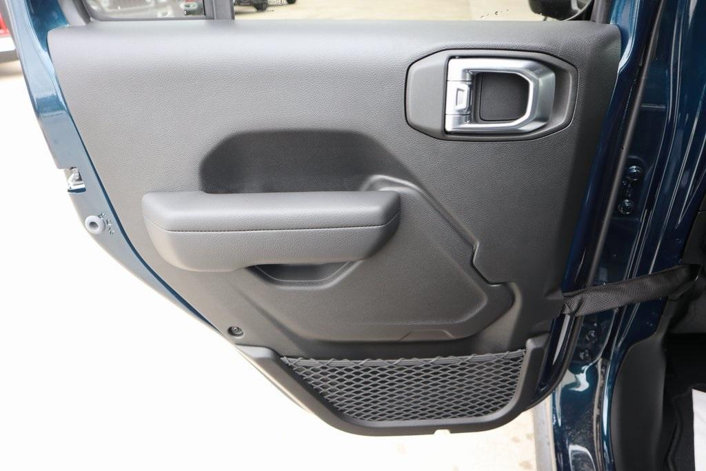 new 2025 Jeep Gladiator car, priced at $43,009