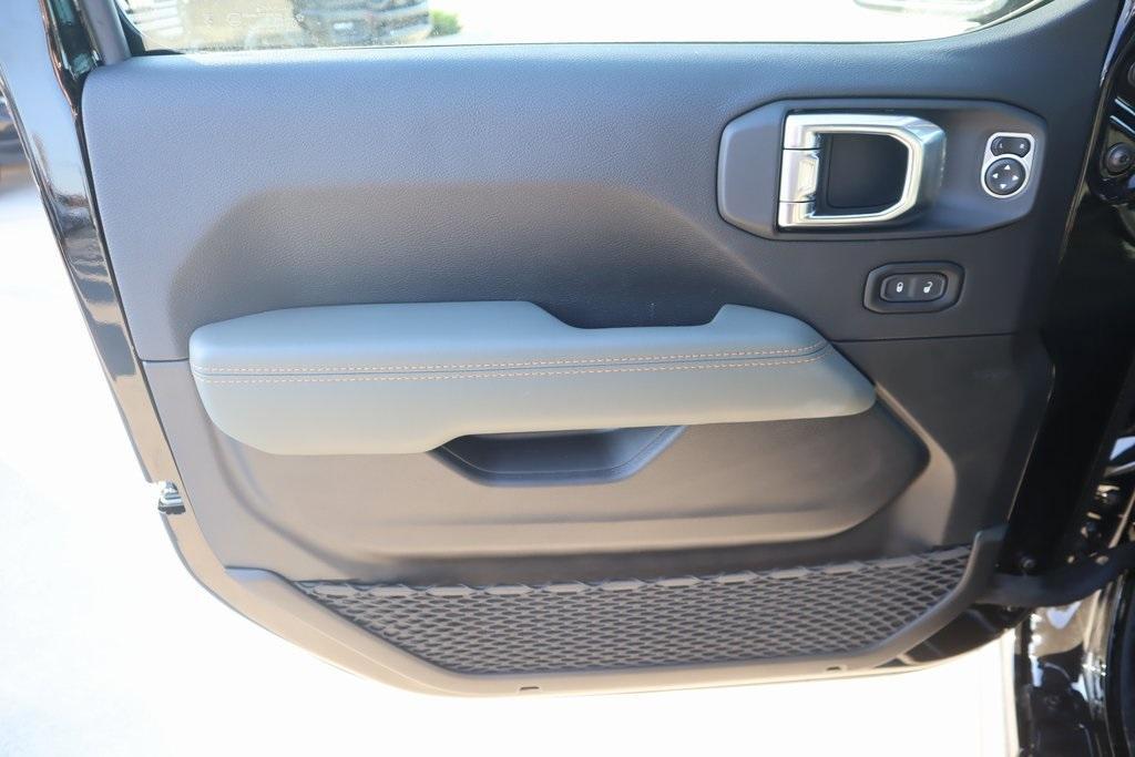 new 2025 Jeep Gladiator car, priced at $51,883