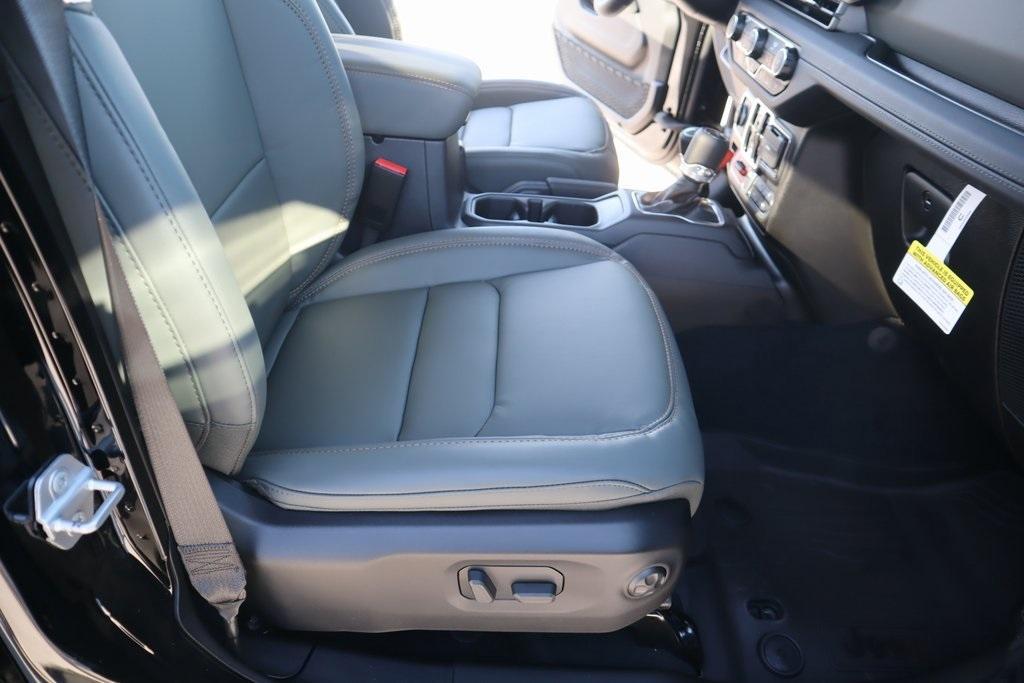 new 2025 Jeep Gladiator car, priced at $51,883