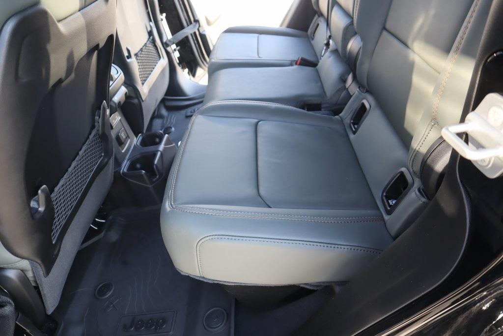 new 2025 Jeep Gladiator car, priced at $51,883