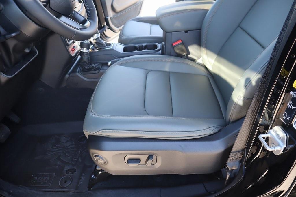 new 2025 Jeep Gladiator car, priced at $51,883