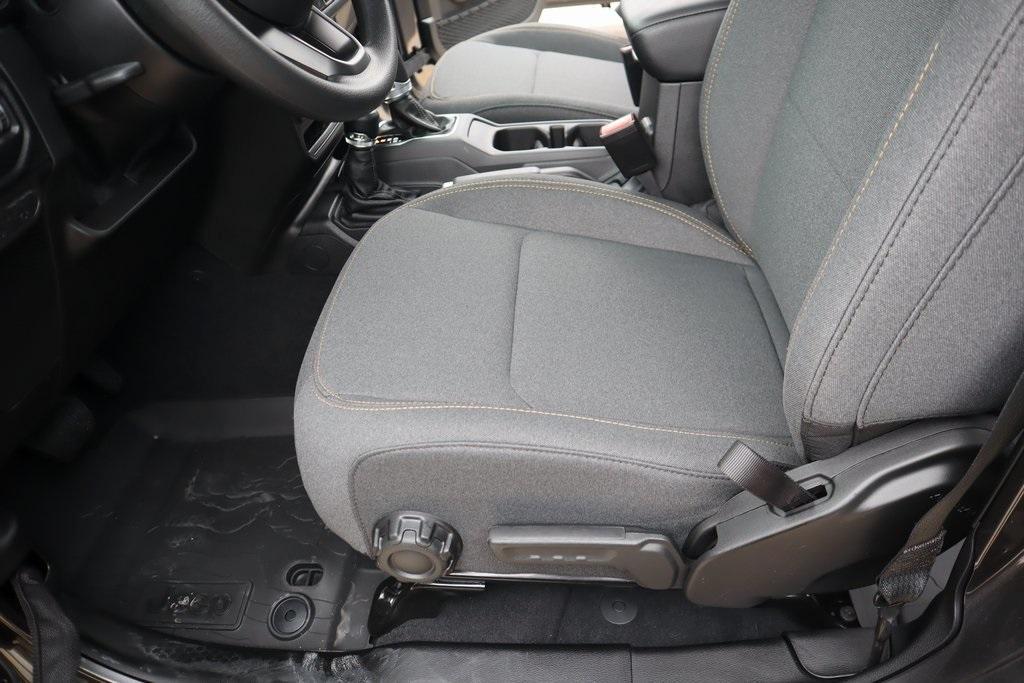 new 2025 Jeep Gladiator car, priced at $35,999