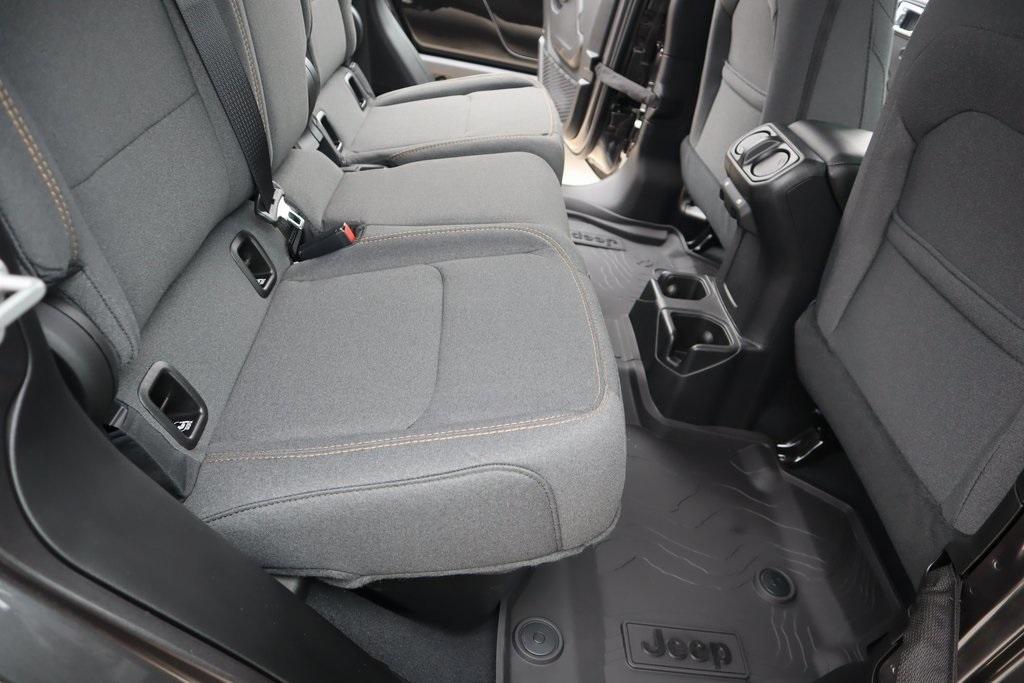 new 2025 Jeep Gladiator car, priced at $35,999