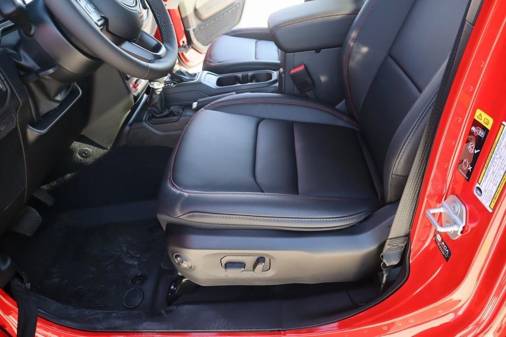 new 2025 Jeep Gladiator car, priced at $53,383
